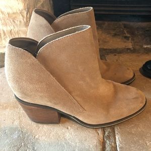 Jessica Simpson suede shirt boots